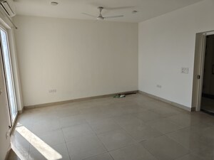 Room in 3 BHK Apartment at Emaar Palm Gardens, Sector 83 – for Rent