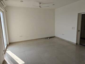 Room in 3 BHK Apartment at Emaar Palm Gardens, Sector 83 – for Rent