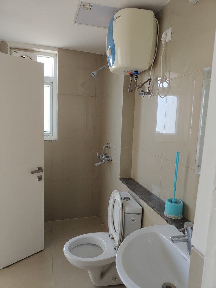 Bathroom, emaar-palm-gardens 3 Bedroom 1850 Sq.Ft. Apartment In Sector 83 Gurgaon 9411286