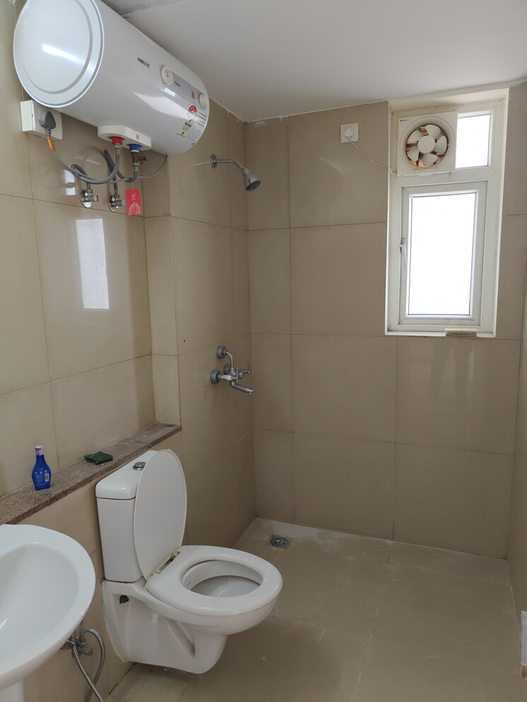 Bathroom, emaar-palm-gardens 3 Bedroom 1850 Sq.Ft. Apartment In Sector 83 Gurgaon 9411286