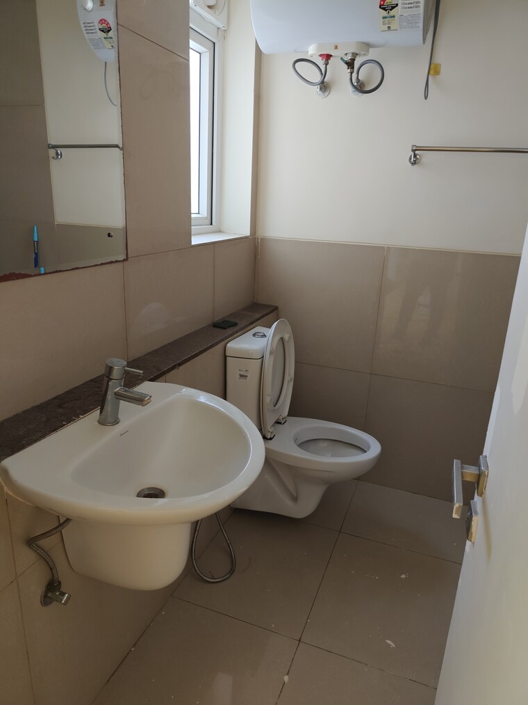 Bathroom, emaar-palm-gardens 3 Bedroom 1850 Sq.Ft. Apartment In Sector 83 Gurgaon 9411286