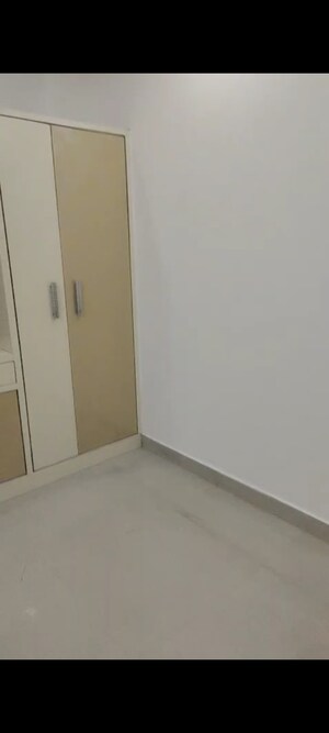 Room in 2 BHK Builder Floor at Pitampura – for Rent