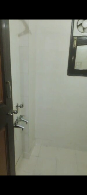 Room in 2 BHK Builder Floor at Pitampura – for Rent