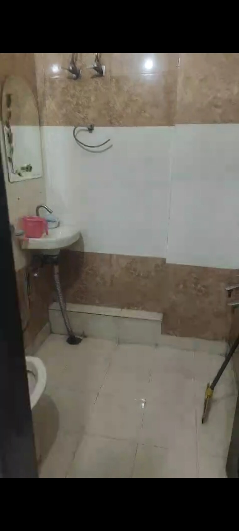 Bathroom, pitampura 2 Bedroom 900 Sq.Ft. Builder Floor In Pitampura Delhi 9411296