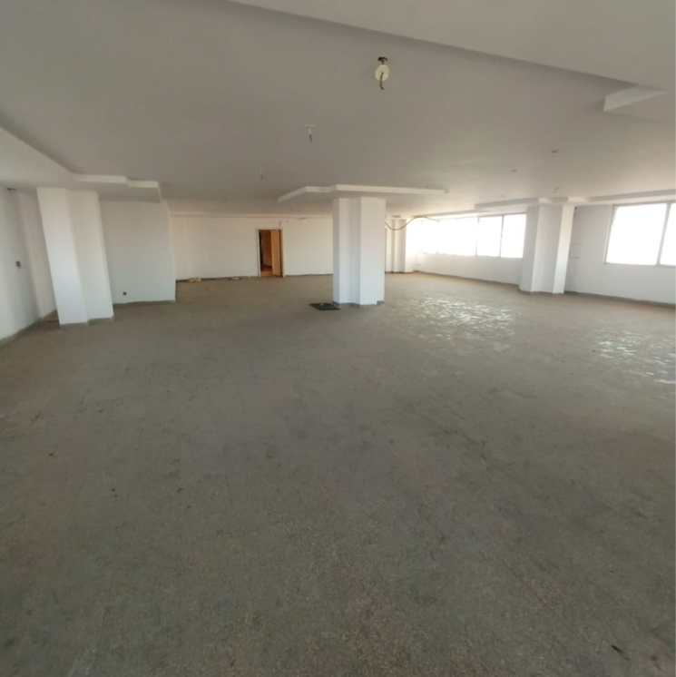  Parking, prestige-poseidon Commercial Office Space 4500 Sq.Ft. In Langford Gardens Bangalore 9411412