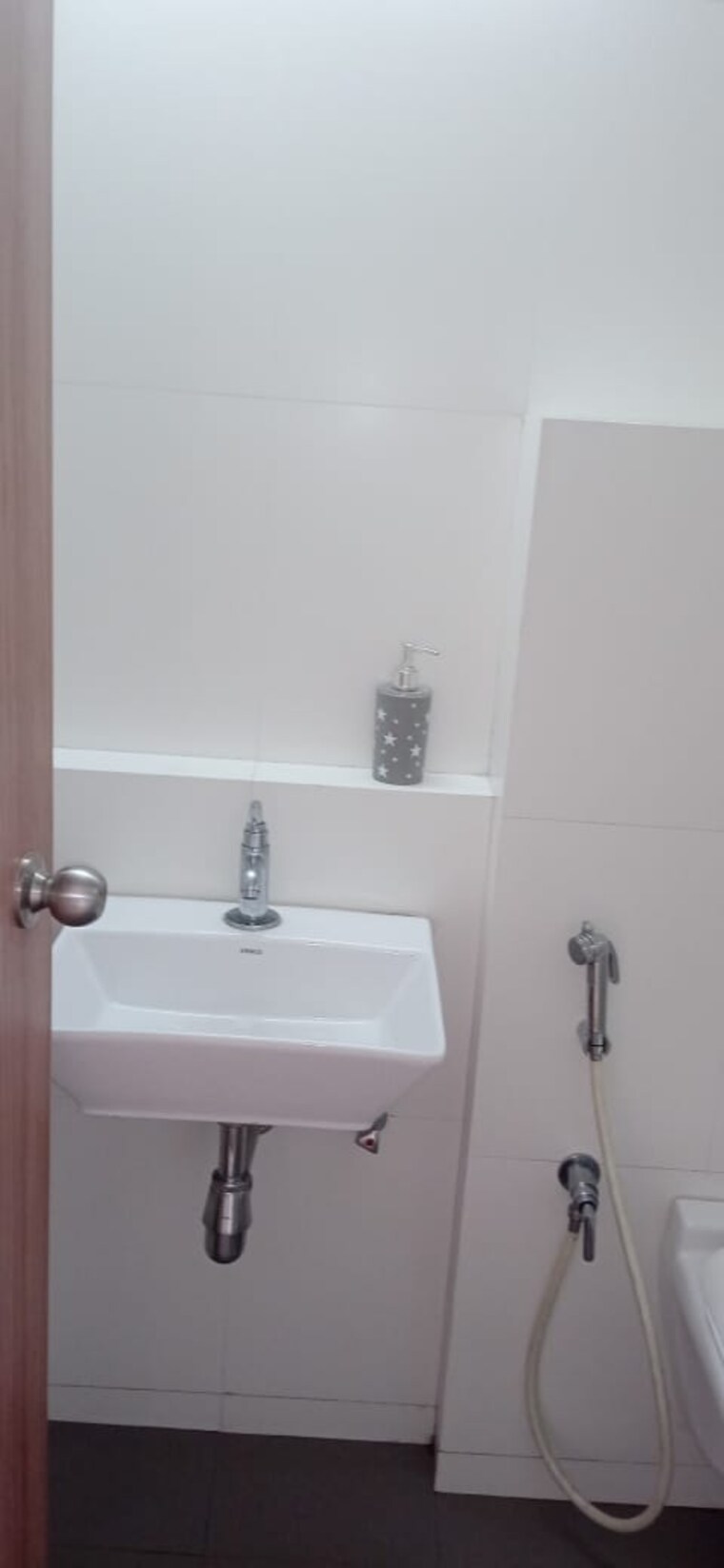 Bathroom, godrej-emerald 3 Bedroom 1100 Sq.Ft. Apartment In Ghodbunder Road Thane 9411386