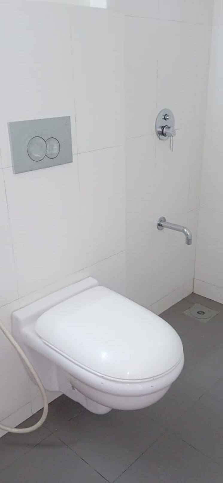 Bathroom, godrej-emerald 3 Bedroom 1100 Sq.Ft. Apartment In Ghodbunder Road Thane 9411386