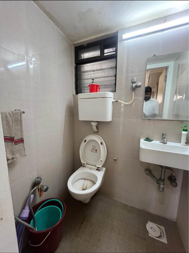 Bathroom, wagle industrial estate Commercial Office Space 500 Sq.Ft. In Wagle Industrial Estate Thane 9411506