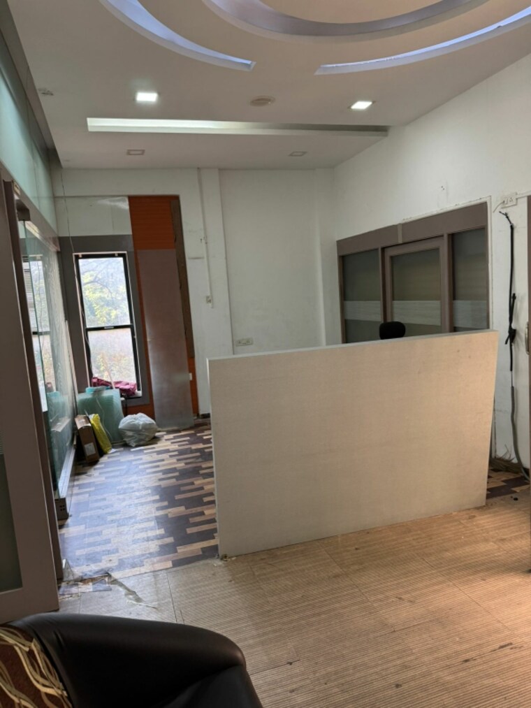 Room, ishwar-parmar-trade-centre Commercial Office Space 630 Sq.Ft. In Agarkar Nagar Pune 9411551