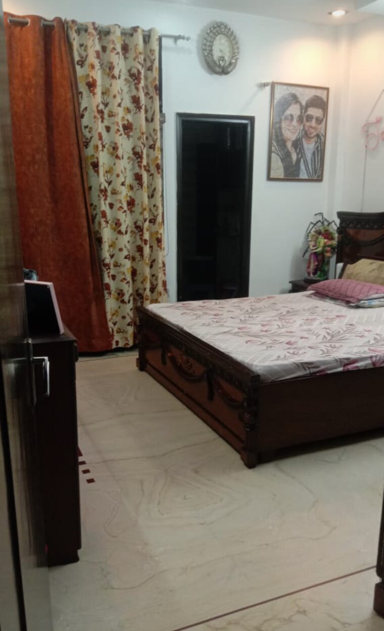 Bedroom, b block lohia nagar 3.5 Bedroom 200 Sq.Yd. Builder Floor In B Block Lohia Nagar Ghaziabad 9411615