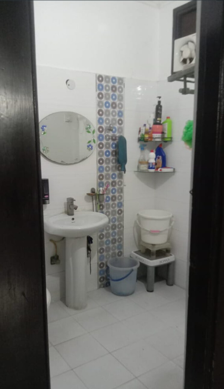 Bathroom, b block lohia nagar 3.5 Bedroom 200 Sq.Yd. Builder Floor In B Block Lohia Nagar Ghaziabad 9411615