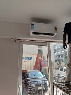 Furnished Amenities in 2 BHK Apartment at Signature Global Prime, Sector 63a – for Rent