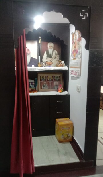 Furnished Amenities in 3.5 BHK Builder Floor at B Block Lohia Nagar – for Sale