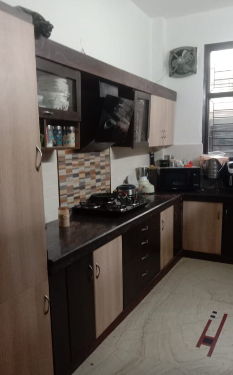 Kitchen, b block lohia nagar 3.5 Bedroom 200 Sq.Yd. Builder Floor In B Block Lohia Nagar Ghaziabad 9411615