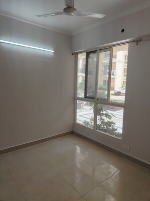 Room in 2 BHK Apartment at Signature Global Prime, Sector 63a – for Rent