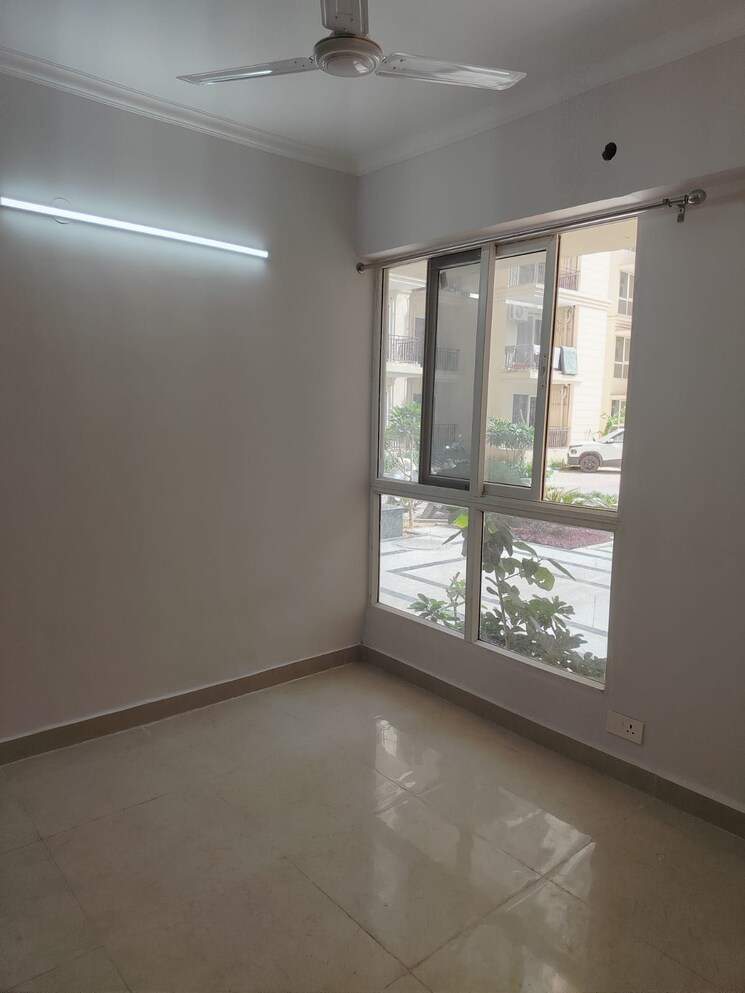 Room, signature-global-prime 2 Bedroom 834 Sq.Ft. Apartment In Sector 63a Gurgaon 9411564