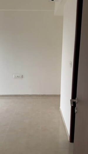 Room in 5 BHK Apartment at Indiabulls One Indiabulls, Pokhran Road No Two – for Rent