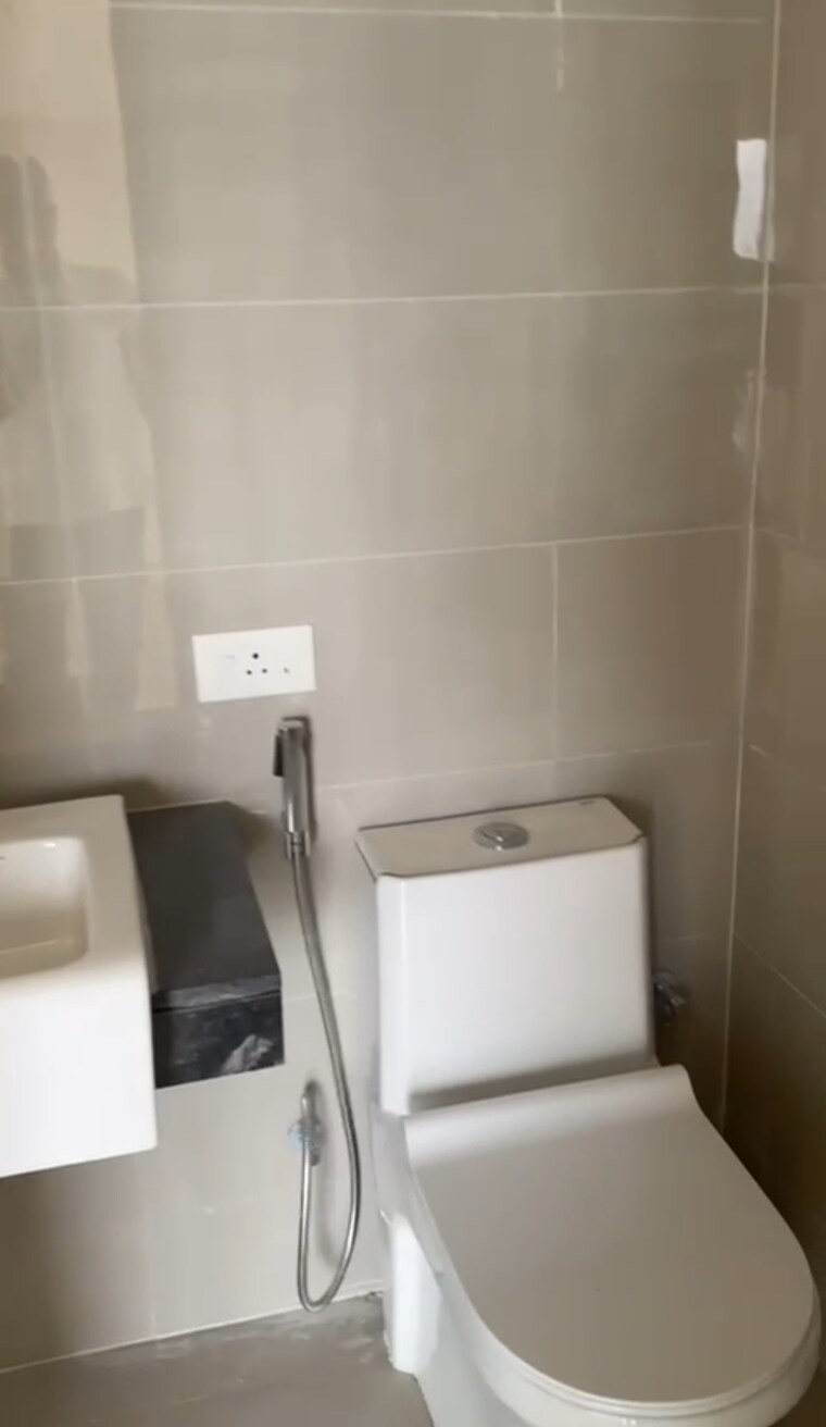 Bathroom, indiabulls-one-indiabulls 5 Bedroom 2450 Sq.Ft. Apartment In Pokhran Road No Two Thane 9411646