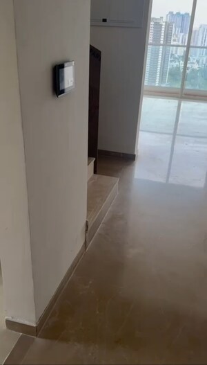 Room in 5 BHK Apartment at Indiabulls One Indiabulls, Pokhran Road No Two – for Rent