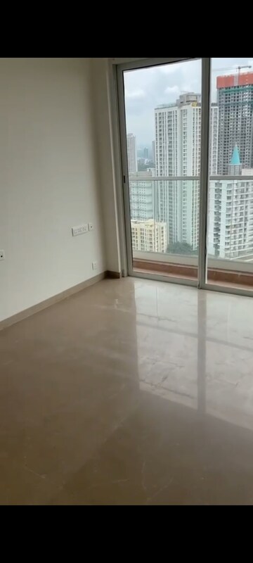 Room in 5 BHK Apartment at Indiabulls One Indiabulls, Pokhran Road No Two – for Rent