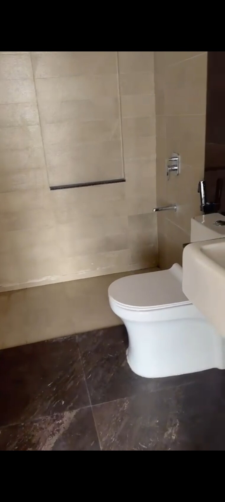 Bathroom, indiabulls-one-indiabulls 5 Bedroom 2450 Sq.Ft. Apartment In Pokhran Road No Two Thane 9411646
