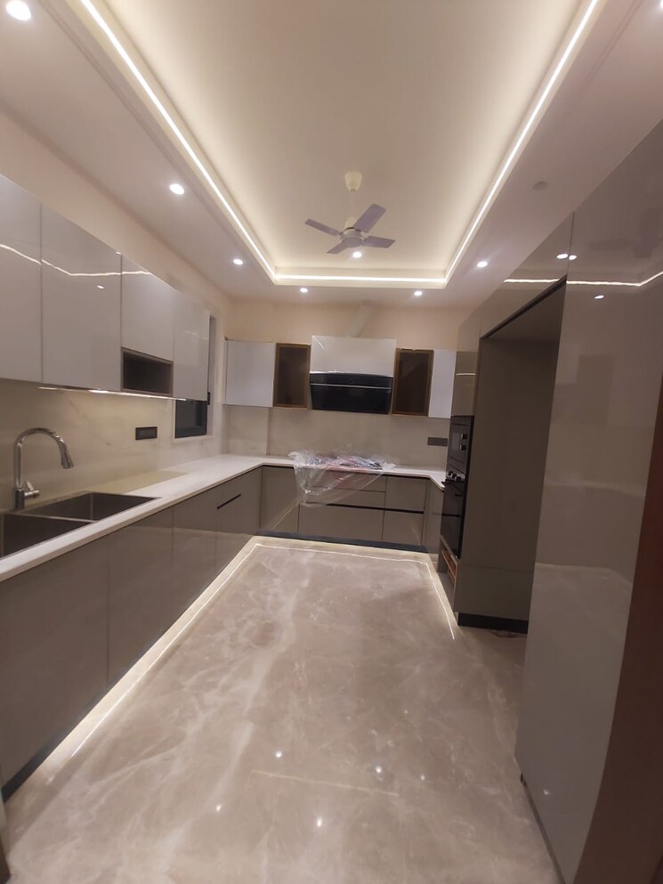 Kitchen, ansal-sushant-floors 3 Bedroom 215 Sq.Yd. Builder Floor In Sushant Lok ii Gurgaon 9411648