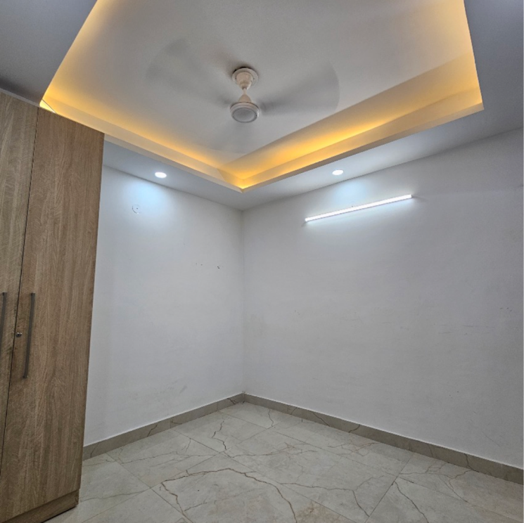Room, rohini sector 24 3 Bedroom 750 Sq.Ft. Builder Floor In Rohini Sector 24 Delhi 9411668