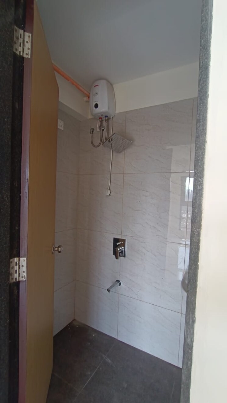 Bathroom, chandak-34-park-estate 2 Bedroom 617 Sq.Ft. Apartment In Goregaon West Mumbai 9411669