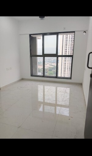 Room in 2 BHK Apartment at UK Iridium, Kandivali East – for Rent