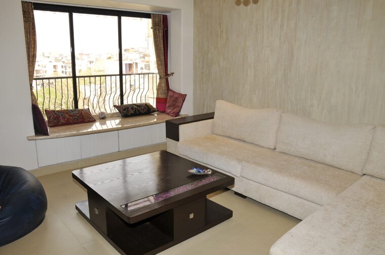 Living Room, qutub-towers 2 Bedroom 1600 Sq.Ft. Apartment In Qutub Vihar Delhi 9411687