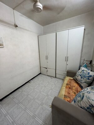 Bedroom in 1.5 BHK Apartment at Dadar West – for Rent