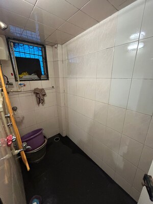 Bathroom in 1.5 BHK Apartment at Dadar West – for Rent