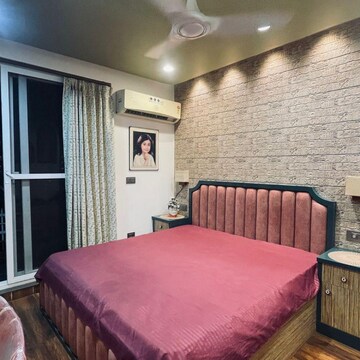 Bedroom in 4 BHK Apartment at Parsvnath Planet, Vibhuti Khand – for Rent