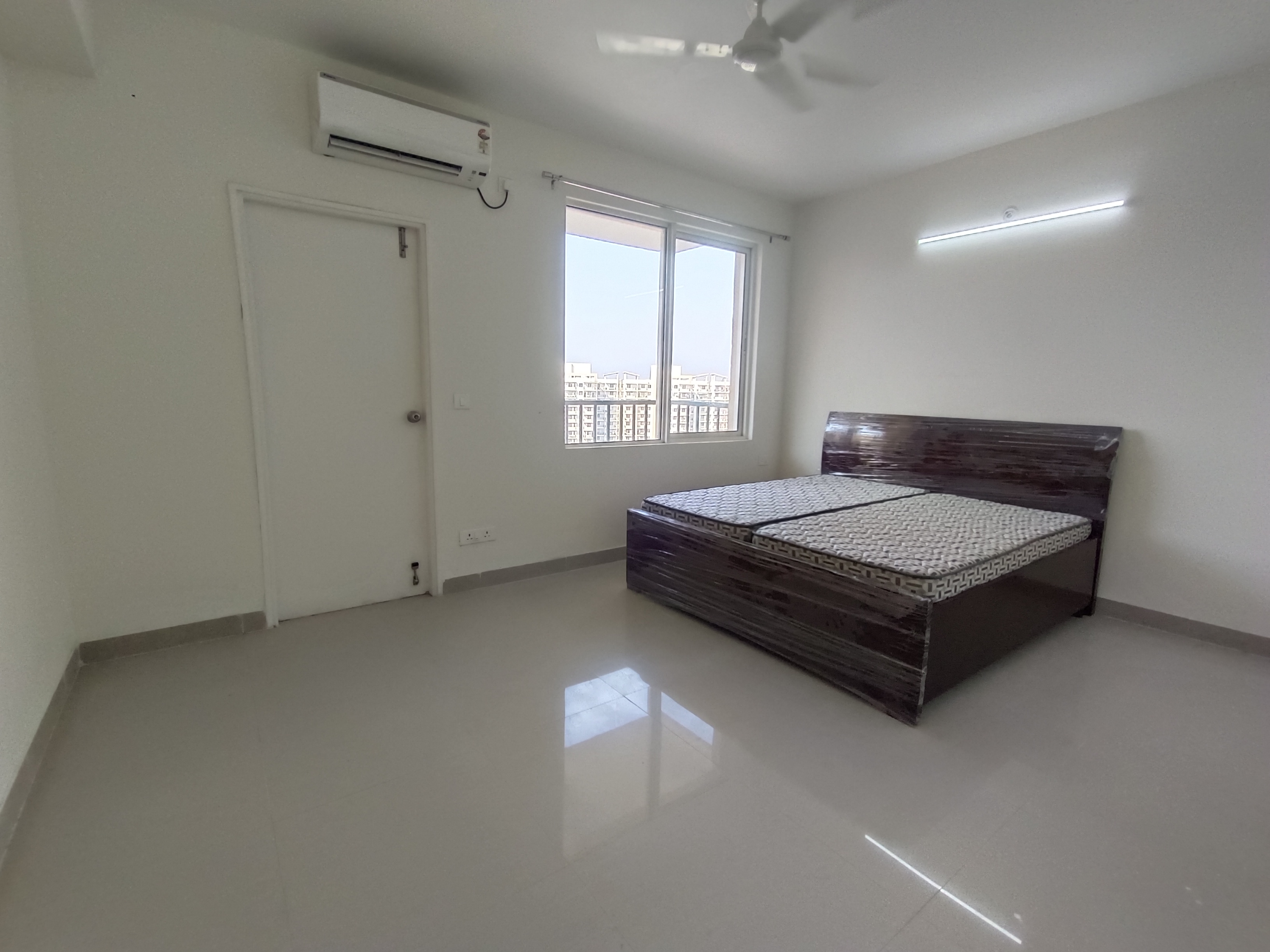 4 BHK + Servant Room Apartment For Rent in Sare Home