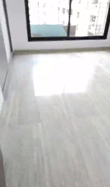 Room in 2 BHK Apartment at Neelkanth Palms Phase 2, Thane West – for Rent