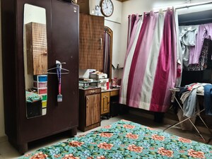 Bedroom in 2.5 BHK Apartment at Vakola – for Rent