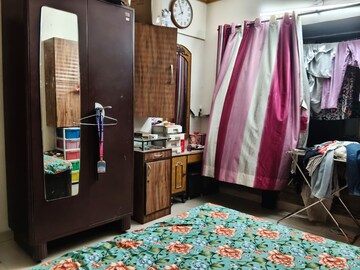 Bedroom in 2.5 BHK Apartment at Vakola – for Rent