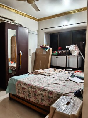 Bedroom in 2.5 BHK Apartment at Vakola – for Rent