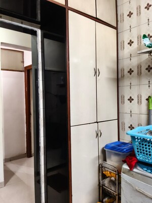 Furnished Amenities in 2.5 BHK Apartment at Vakola – for Rent