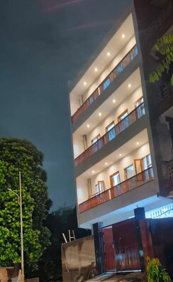 Plot For Sale in Uniworld City