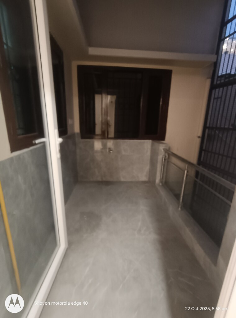 Balcony, shivalik colony 3 Bedroom 200 Sq.Yd. Builder Floor In Shivalik Colony Delhi 9411880