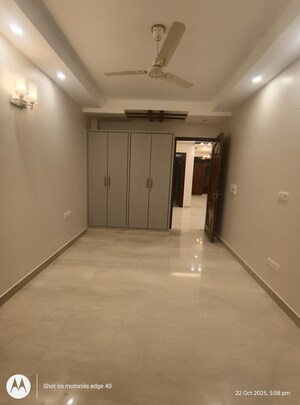 Furnished Amenities in 3 BHK Builder Floor at Shivalik Colony – for Rent