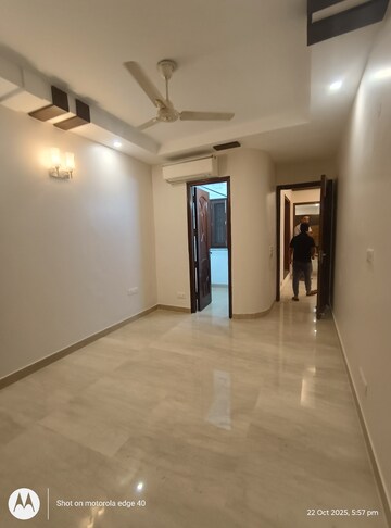 Furnished Amenities in 3 BHK Builder Floor at Shivalik Colony – for Rent
