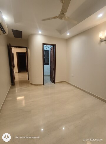 Furnished Amenities in 3 BHK Builder Floor at Shivalik Colony – for Rent
