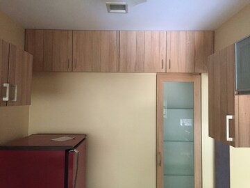 Furnished Amenities in 2 BHK Apartment at Juhu – for Rent