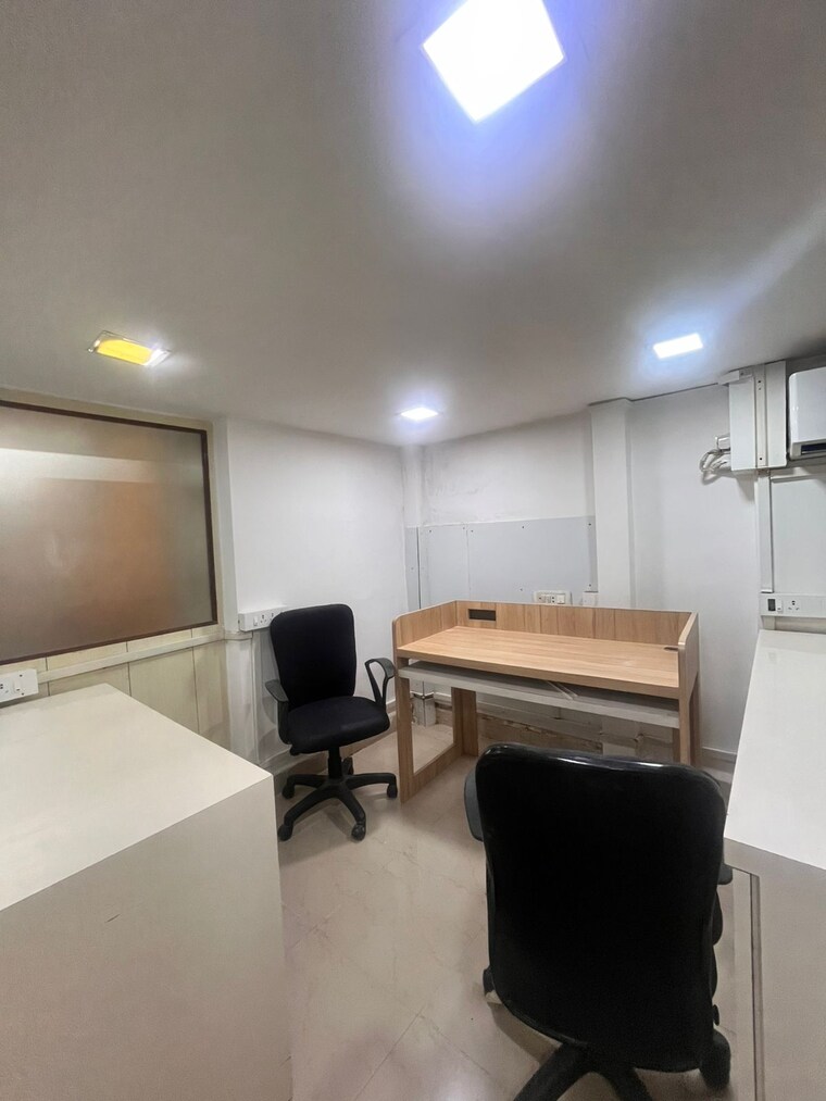 Team Area, andheri west Commercial Office Space 650 Sq.Ft. In Andheri West Mumbai 9411897