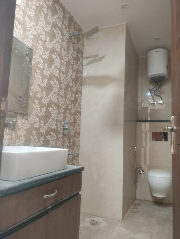 Attached Bathroom, kalkaji 2 Bedroom 1000 Sq.Ft. Builder Floor In Kalkaji Delhi 9411906