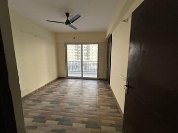 Room in 2 BHK Apartment at Arihant Arden, Sector 1 Greater Noida – for Rent