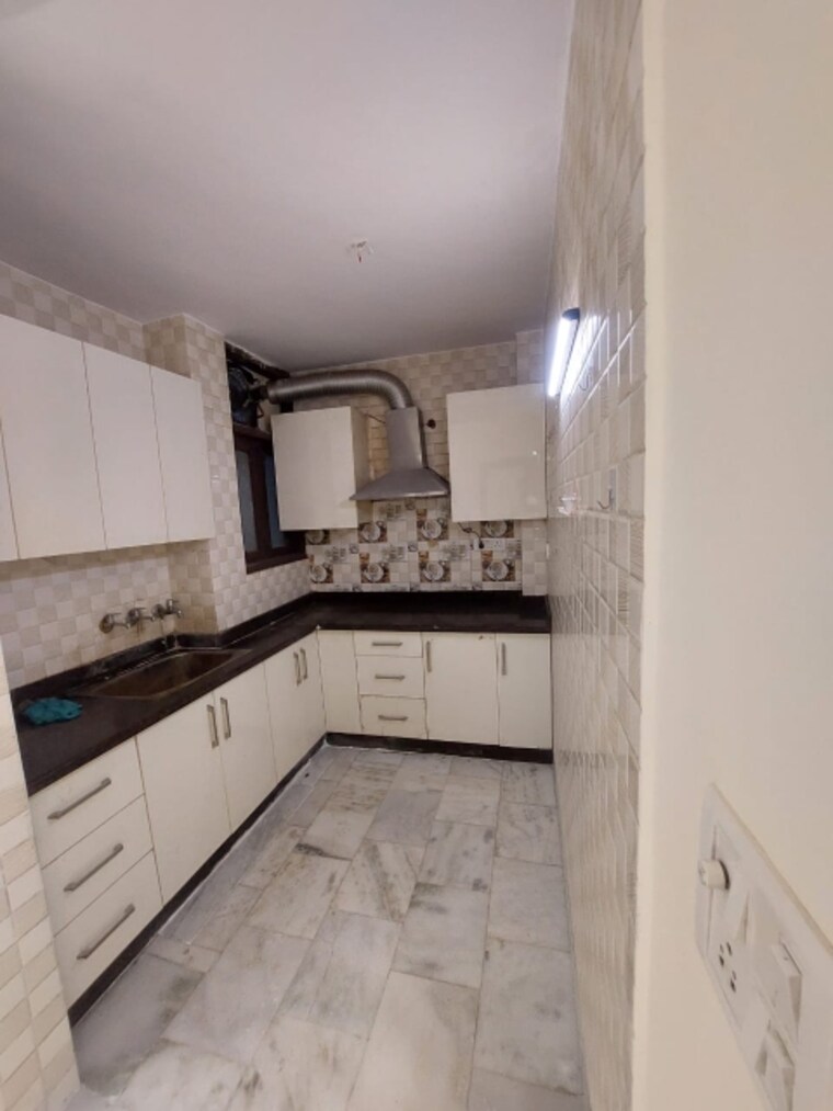 Kitchen, kalkaji 2 Bedroom 1000 Sq.Ft. Builder Floor In Kalkaji Delhi 9411931