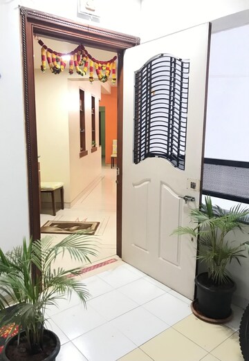 3 BHK Apartment – Entrance View at Senapati Bapat Road - for Rent